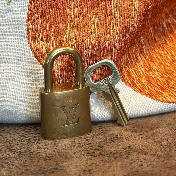 LOUIS VUITTON LOCK & KEY BRASS FULL FUNCTION LV PARIS MADE IN FRANCE EUC 322 - Picture 4 of 13